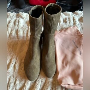 Beautiful Stuart Weitzman olive suede booties